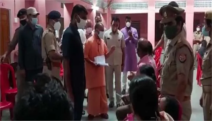 गोरखपुर: सीएम योगी ने सुनी फरियाद, अधिकारियों को दिए ये निर्देश