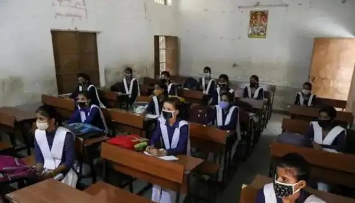 यूपी: कक्षा 9 से 12 तक के स्कूल खोलने की कवायद शुरू, जारी हो सकती है नई गाइडलाइन