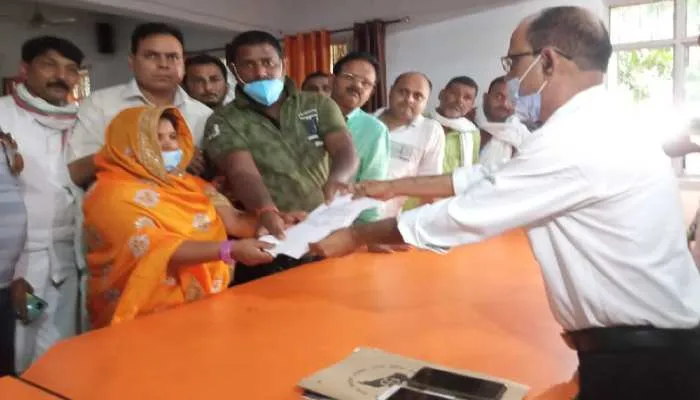बाराबंकी: पूर्व केन्द्रीय मंत्री की बहू का ब्लॉक प्रमुख बनना तय, भाजपा को लगा झटका