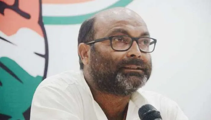 कांग्रेस ने यूपी सरकार पर बोला हमला, निर्वाचन आयोग से कर दी ये बड़ी मांग