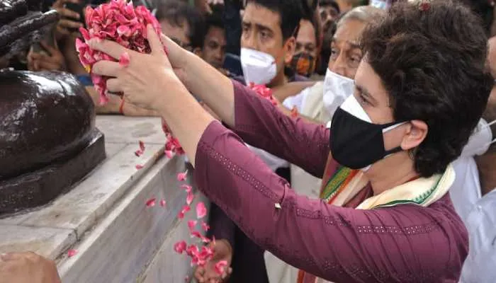 प्रियंका ने गांधी प्रतिमा पर अर्पित की पुष्पांजलि, लल्लू ने कहा- कांग्रेस ही मुख्य विपक्ष