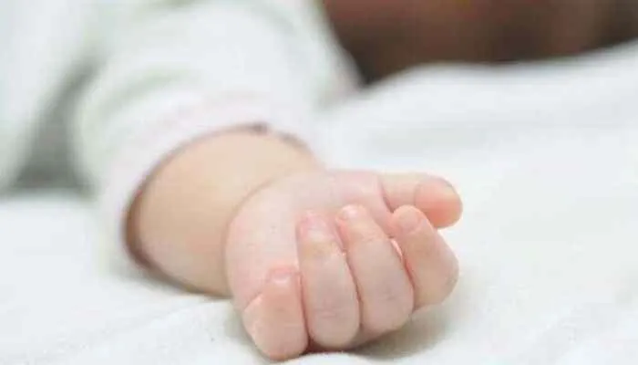 मिर्जापुर: संदिग्ध परिस्थितियों में मासूम की मौत, परिजनों ने आशा बहू पर लगाए ये गंभीर आरोप