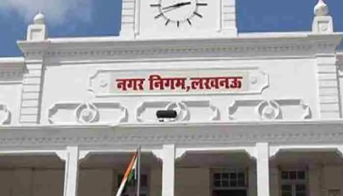 लखनऊ: सड़क न सीवर 20 साल से दे रहे हाउस टैक्स, नाराज क्षेत्रवासियों किया प्रदर्शन