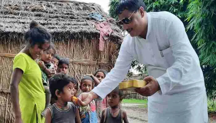अम्बेडकरनगर: ग्रामीणों ने जि.प. अध्यक्ष का किया जोरदार स्वागत, कहा- मैं आपका ऋणी हूँ