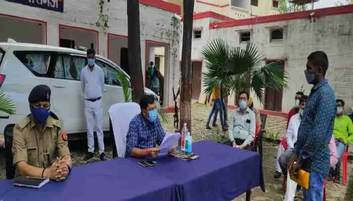 अमेठी: डीएम ने गौरीगंज थाने में सुनी जन समस्याएं, निस्तारण का दिया निर्देश