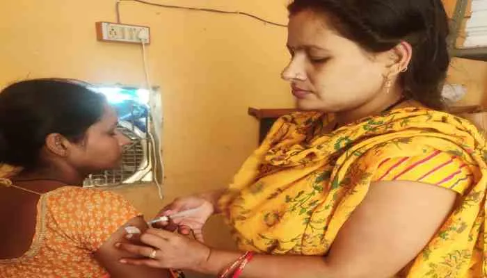 बांदा: कोरोना टीकाकरण के लिए आगे आए युवा, 25 फीसदी युवाओं ने लगवाई वैक्सीन