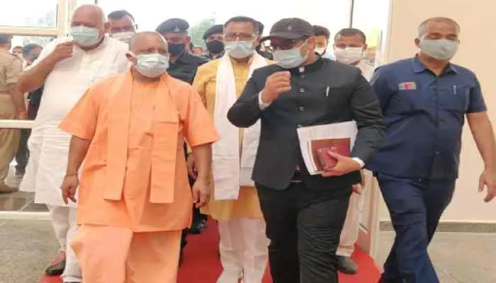 देवरिया: मुख्यमंत्री योगी ने किया मेडिकल कालेज का किया निरीक्षण, दिए आवश्यक निर्देश