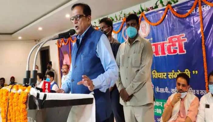 अम्बेडकरनगर: सतीश चन्द्र मिश्र का विरोधी दलों पर हमला, कहा- खुशी का क्या था कसूर?
