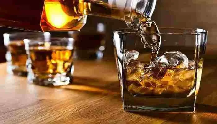 इटावा: एसएसपी आफिस में झलका जाम, तस्वीर वायरल, हेड कांस्टेबल निलंबित