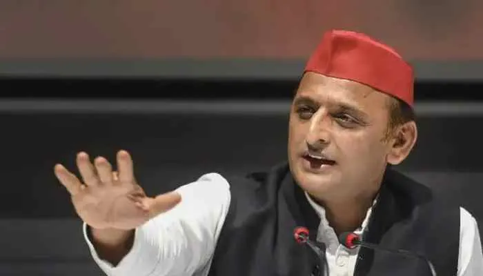 जासूसी कांड: अखिलेश ने भाजपा पर कसा तंज, पूछा- इसकी जरूरत क्यों पड़ी?