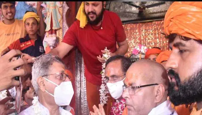 अयोध्या: डिप्टी सीएम दिनेश शर्मा ने बसपा पर कसा तंज, लगाया यह गंभीर आरोप