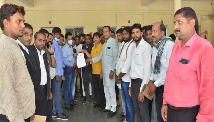 बाराबंकी: रामनगर ब्लॉक प्रमुख पर रोजगार सेवक ने लगाया उत्पीड़न का आरोप, कहा…