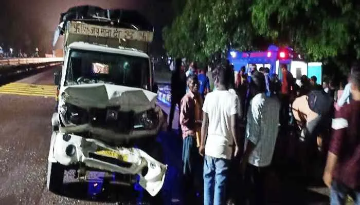 अयोध्या में बड़ा हादसा: कंटेनर से टकराई पिकप, चालक समेत 14  श्रद्धालु घायल