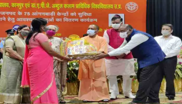 कानपुर: सीएम योगी ने आंगनबाड़ी कार्यकत्रियों के कार्य को सराहा, कही ये बड़ी बात