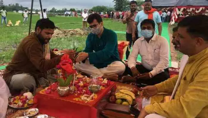केन्द्रीय मंत्री स्मृति ईरानी का अमेठी में होगा अपना घर, बेटे ने किया भूमि पूजन