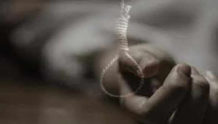 लखनऊ के चौक इलाके में युवक ने फांसी लगाकर की आत्महत्या