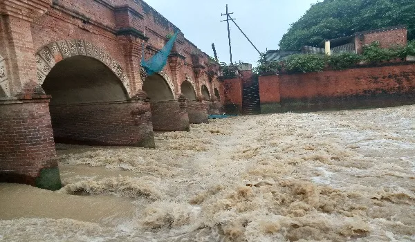 रामपुर : रामनगर बैराज से छोड़ा गया पानी, कोसी नदी में उफान, बाढ़ का खतरा