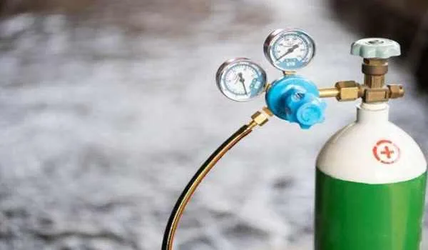 इंडोनेशिया में कोरोना का कहर: ऑक्सीजन की कमी से घरों में दम तोड़ रहे मरीज