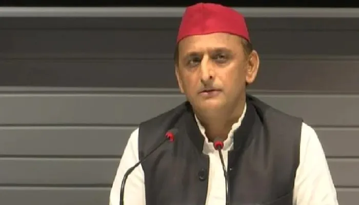 अखिलेश यादव ने कहा- 2022 में जनता सिखायेगी भाजपा को सबक, अधिकारियों को दी ये चेतावनी