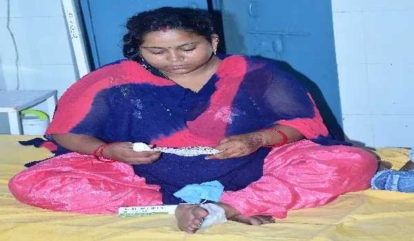 मुरादाबाद : जहर की शीशी लेकर एसएसपी ऑफिस पहुंची पूर्व पार्षद की बहू, मचा हड़कंप