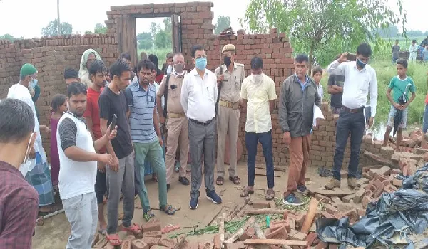 संभल : बरसात में मकान गिरने से एक बच्चे की मौत, महिला समेत तीन घायल