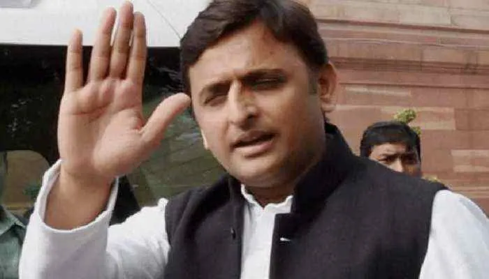 आजम खान का कुशलक्षेम जानने पहुंचे अखिलेश, भाजपा पर बोला हमला