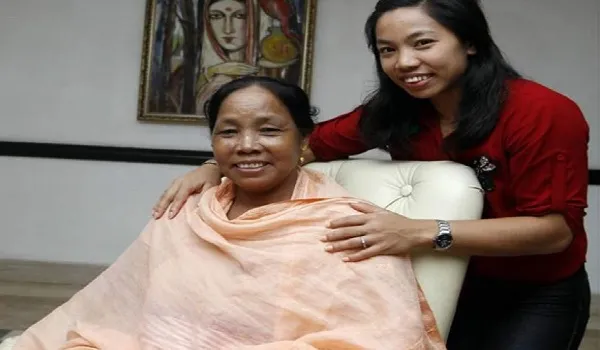 टोक्यो ओलंपिक: मां से मिलते ही फूट-फूट कर रो पड़ीं मीराबाई चानू