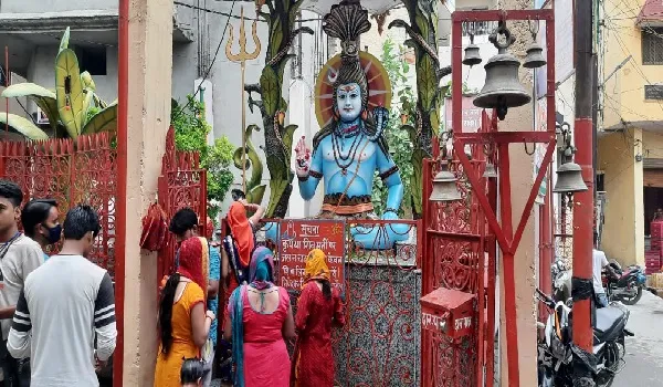 मुरादाबाद : सावन के पहले सोमवार पर जलाभिषेक कर श्रद्धालुओं ने मांगी मनोकामना