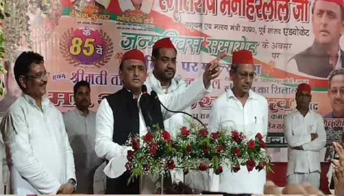 अखिलेश ने सीएम योगी के ठोको नीति पर कसा तंज, कहा…इसलिए नहीं बांटे लैपटॉप