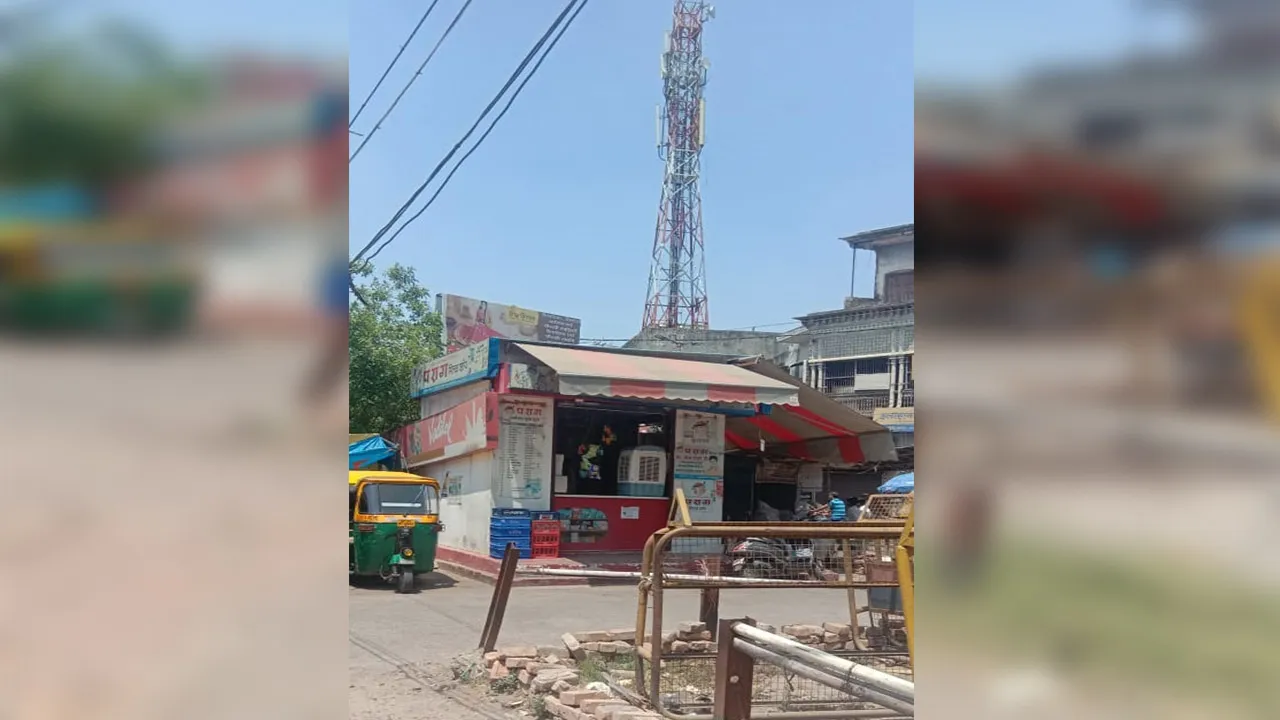 बरेली: मिलीभगत से शर्तों का उल्लंघन कर चूना लगा रहे मिल्क बूथ संचालक