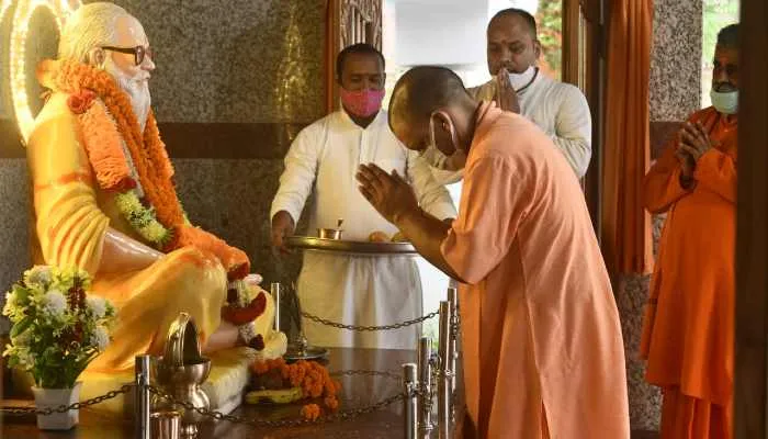 गोरखपुर: सीएम योगी का बड़ा बयान, कहा- विकास तभी सार्थक होगा जब लोग सुरक्षित रहेंगे