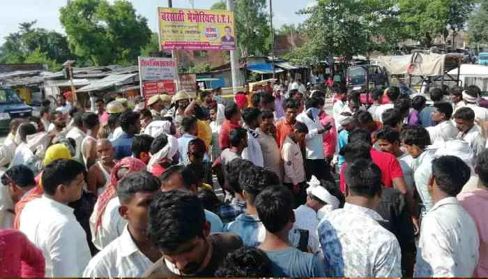सुल्तानपुर: बैंक फ्रेंचाइजी में युवक की गोली मारकर हत्या, ग्रामीणों ने किया रोड जाम