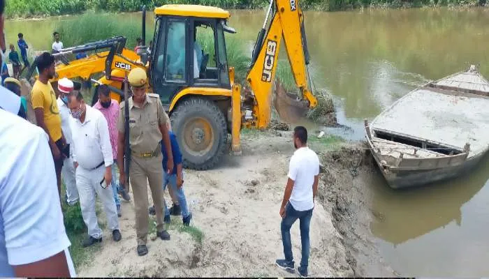 कुशीनगर: खनन के खिलाफ सयुंक्त टीम ने की छापेमारी, लेखपालों को दिए ये निर्देश