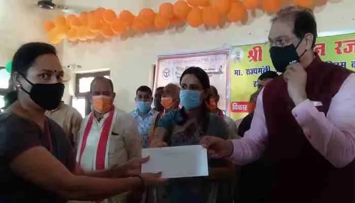 अमेठी: मोहसिन रजा ने सहायक अध्यापकों को वितरित किए नियुक्ति पत्र, कही ये बड़ी बात
