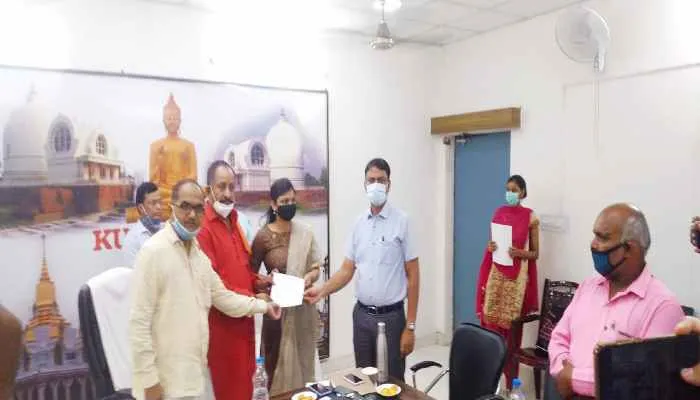 कुशीनगर: नव नियुक्त अध्यापकों को मिला नियुक्ति पत्र, सीएम योगी ने कही ये बड़ी बात