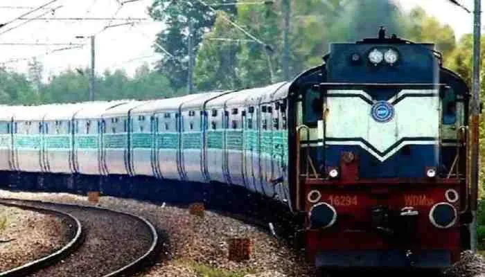 रेल यात्रियों करना पड़ेगा मुश्किलों का समाना, कई ट्रेनें हुई रद्द तो कई के बदले रूट