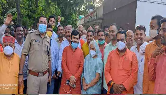 अयोध्या: इस वजह से थाने में धरने पर बैठे भाजपा विधायक, आश्वासन के बाद किया समाप्त