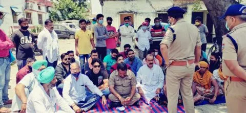 किच्छा: लापता नाबालिग लड़की की बरामदगी की मांग को लेकर परिजनों ने दिया कोतवाली में धरना