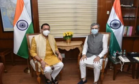 देहरादून: धामी ने वैष्णव से उत्तराखंड की रेल परियोजनाओं पर की चर्चा