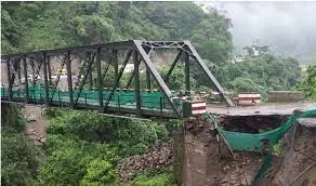 हल्द्वानी: देर रात तक जारी रहा पुल को दुरुस्त करने का कार्य