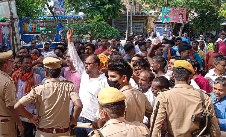बरेली: नवाबगंज में विवाद, बाकी जगह शांति से निपटा मतदान
