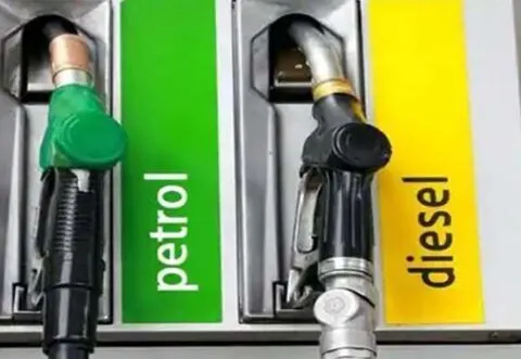 Petrol Diesel Price: 33वें दिन भी पेट्रोल कीमत में बदलाव नहीं, डीजल फिर हुआ सस्ता