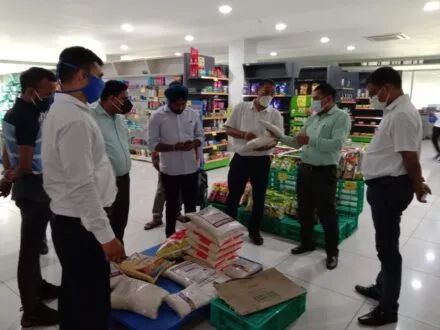 रुद्रपुर: शाॅपिंग मॉल पर जिला अभिहित अधिकारी ने मारा छापा