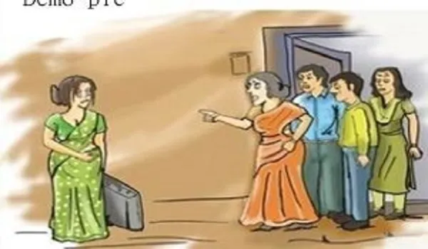 मुरादाबाद: घरों में ताले डालकर परिजन गायब, मासूम के साथ भटक रही विवाहिता
