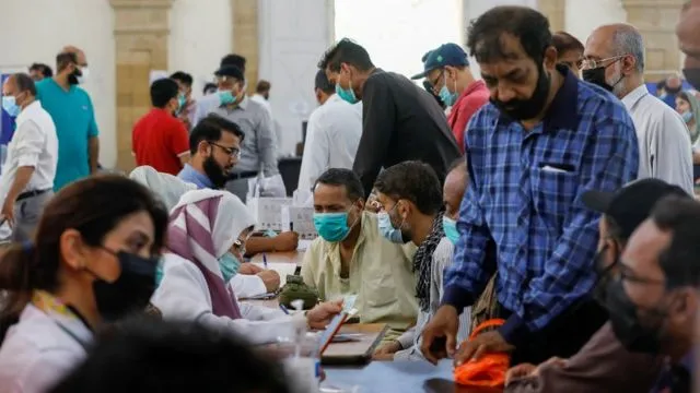 Covid-19: पाकिस्तान में कोरोना से निपटने की नीति हो रही नाकाम, 4722 नए संक्रमित