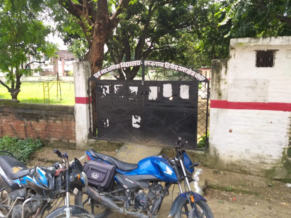 बरेली: स्वतंत्रता दिवस पर हरूनगला क्षेत्र के तीन स्कूलों में लटकता रहा ताला