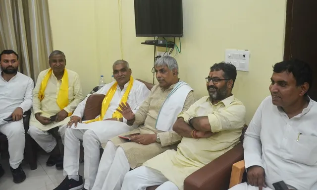 बरेली: संजय त्यागी ने दी नसीहत, गांव-गांव में किसानों से जाकर संवाद करें कार्यकर्ता