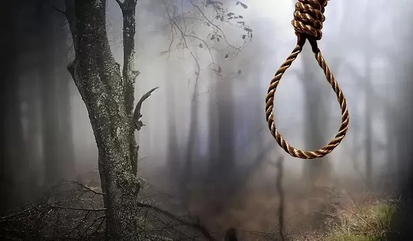 मुरादाबाद: आम के पेड़ से फंदे पर लटकता मिला मजदूर का शव