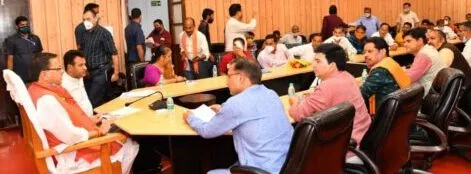 देहरादून: देवस्थानम बोर्ड के लिए बीच का रास्ता निकालेगी सरकार