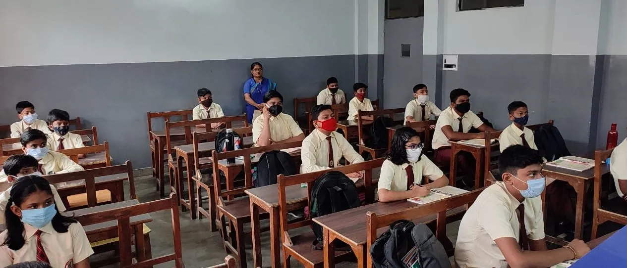 बरेली: नए सत्र में पहली बार स्कूल पहुंचे छात्र